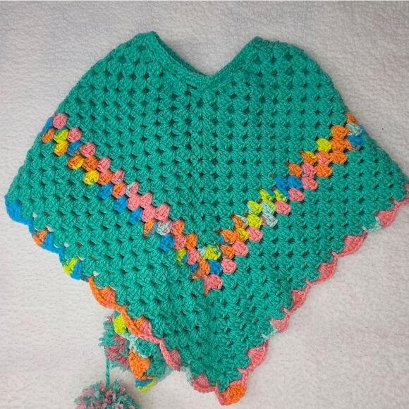 Poncho Handmade vibrant green crochet poncho adorned with pom-poms. - Picture 5 of 13